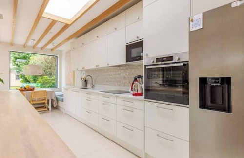 Twickenham Riverside House | Spacious 4B family home by Richmond riverside