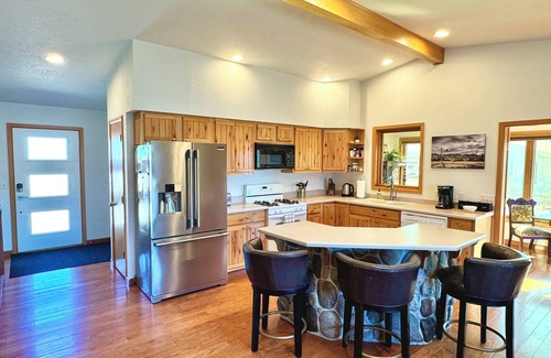Kremmling House | Spacious 4BD 3BA Mountain Retreat with Deck Views.