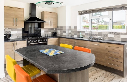 Leamington Spa House | Spacious 4Bed in Leamington Spa with Parking | Pass the Keys