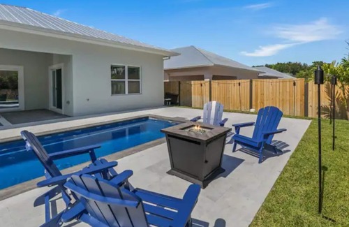 Jensen Beach House | Spacious 4BR 10 beds, 10mins to Beach!