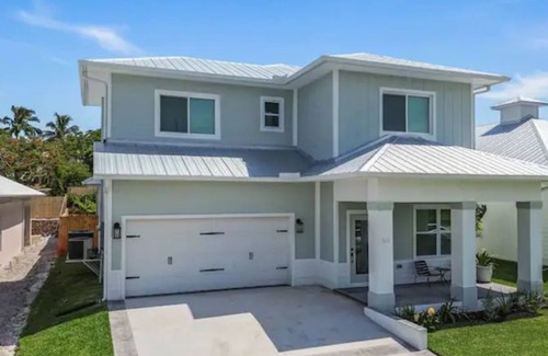 Jensen Beach House | Spacious 4BR 10 beds, 10mins to Beach!