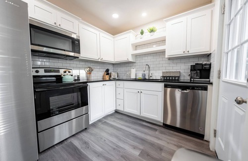 Norman House | Spacious 4BR/2BA Home - Closest Stay to OU Stadium & Campus