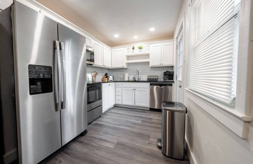Norman House | Spacious 4BR/2BA Home - Closest Stay to OU Stadium & Campus