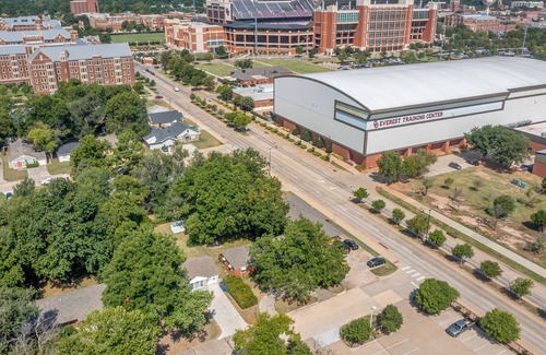 Norman House | Spacious 4BR/2BA Home - Closest Stay to OU Stadium & Campus