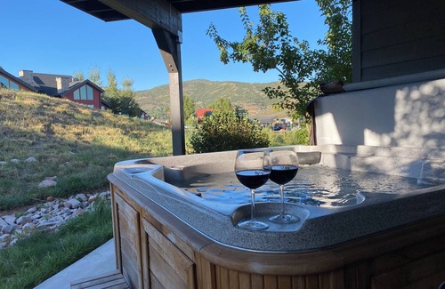 Pinebrook House | Spacious 4BR/3.5BAMountain Retreat-Sleeps10!STUNNING VIEWS, near top attractions
