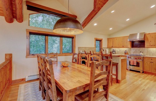 Edwards Apartment | Spacious 4BR/4BA Mountain Retreat with Beaver Creek Shuttle