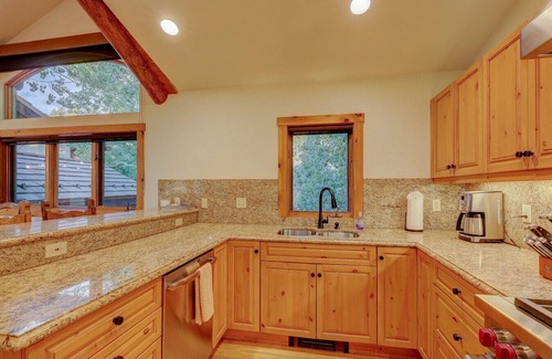 Edwards Apartment | Spacious 4BR/4BA Mountain Retreat with Beaver Creek Shuttle