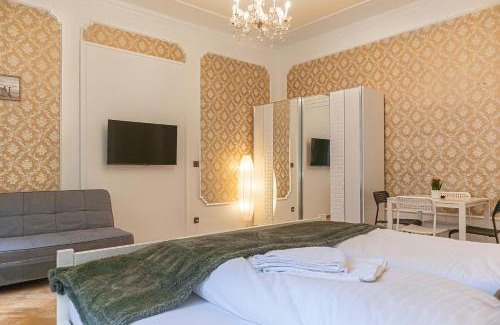 Matzleinsdorf Apartment | Spacious 4BR Apartment Very Central