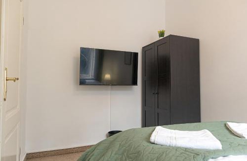 Matzleinsdorf Apartment | Spacious 4BR Apartment Very Central