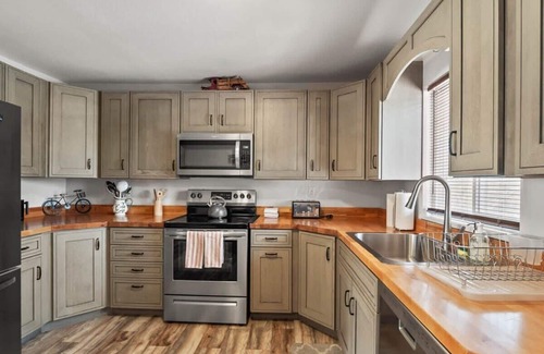 Leadville House | Spacious 4BR - Deck, Grill, Pets OK & for Groups