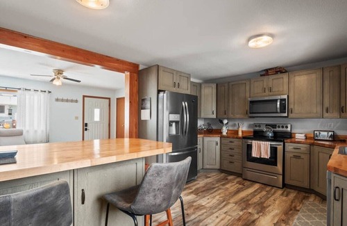 Leadville House | Spacious 4BR - Deck, Grill, Pets OK & for Groups
