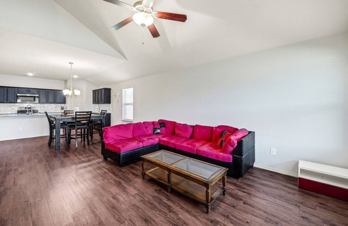 Channelview House | Spacious 4BR East Houston Home, EV Charger,Parking