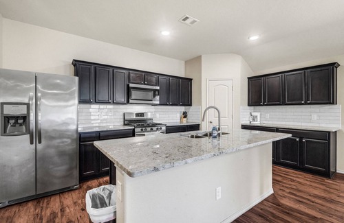 Channelview House | Spacious 4BR East Houston Home, EV Charger,Parking