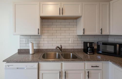 Detroit House | Spacious 4BR Family Home in Detroit WiFi Parking