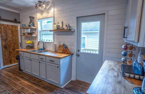 Evansville House | Spacious 4BR Family Haven w/Backyard-Patio-Pets OK