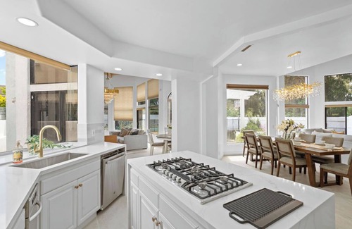 Huntington Beach Bed & Breakfast | Spacious 4BR Huntington Beach Home with Pool