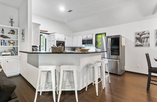 Southwood Valley House | Spacious 4BR home 7 mins to Kyle Field!