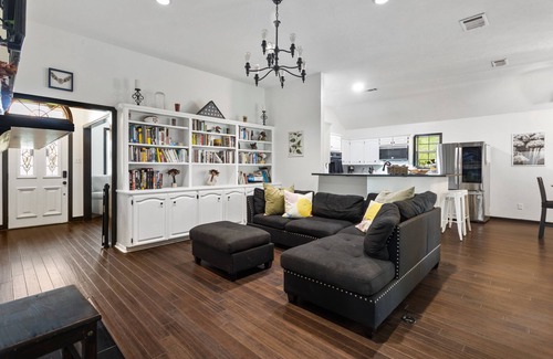 Southwood Valley House | Spacious 4BR home 7 mins to Kyle Field!