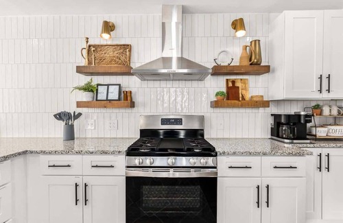Royal Oak House | Spacious 4BR Home by Dtown Royal Oak