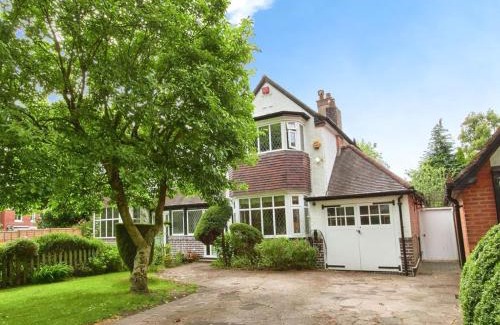 Moseley House | Spacious 4BR Home in Moseley Village near centre