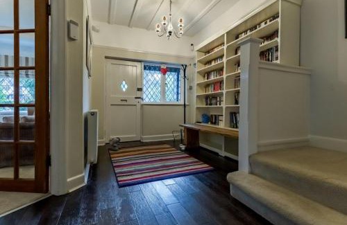Moseley House | Spacious 4BR Home in Moseley Village near centre