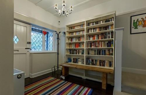 Moseley House | Spacious 4BR Home in Moseley Village near centre
