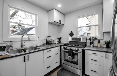 North Buffalo House | Spacious 4BR Near UB and Niagara Falls - Pet Friendly
