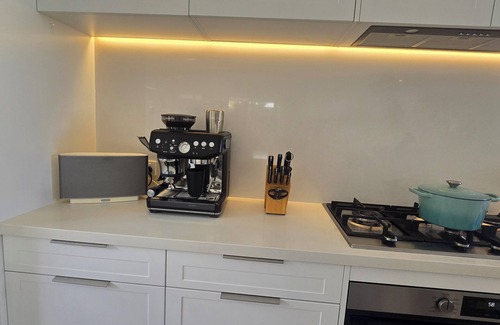 Mona Vale House | Spacious 4BR Oasis w/Pool & BBQ | Walk to Beaches - Pet friendly!