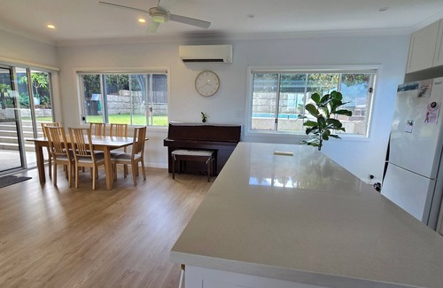 Mona Vale House | Spacious 4BR Oasis w/Pool & BBQ | Walk to Beaches - Pet friendly!