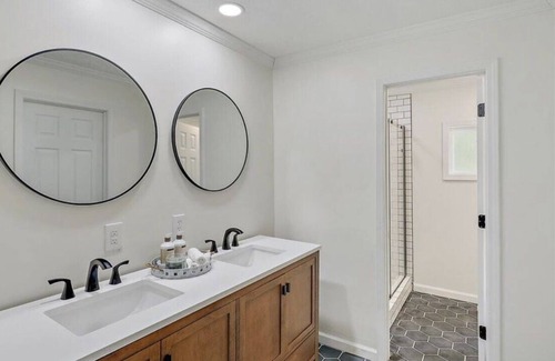 Magee House | “Spacious 4BR Oasis: Game Room, Luxe Baths & Fully Stocked Kitchen!”