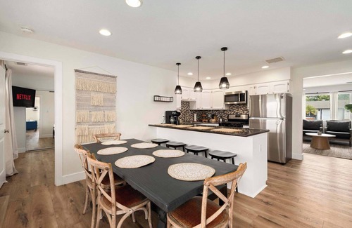 Bay Ho House | Spacious 4BR Outdoor Kitchen, Hot Tub & Fun