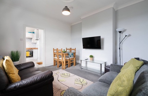 Sheffield House | Spacious 4BR, Parking, Near Centre
