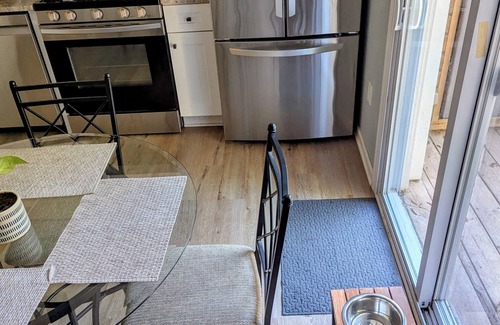 Charleston House | Spacious 4BR Retreat w/Huge Yard, Outdoor Shower, Mins to Beach & Downtown