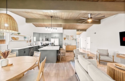 College West House | Spacious 4BR Retreat w/Hot Tub, Fire Pit & Patio