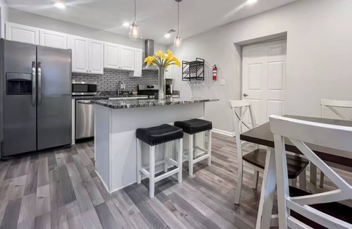 Fort Dupont House | Spacious 4BR Row House – Perfect for Families & Groups!