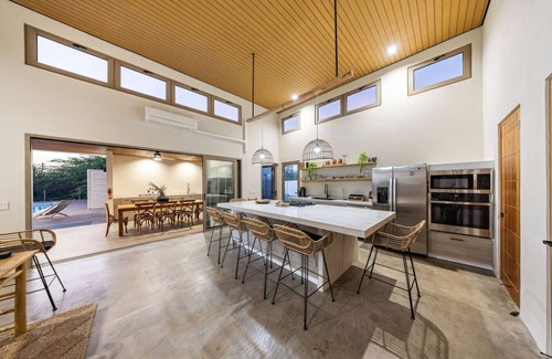 Noord Villa | Spacious 4BR Villa Near Palm Beach & Ritz at Halifat 5 by Bocobay