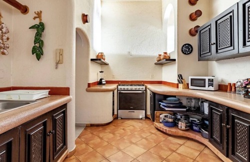 Acapulco Villa | Spacious 5-bedroom villa in fabulous Acapulco de Juárez with WiFi, Pool, Chef!
