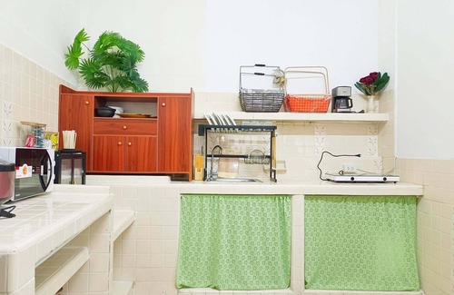 Phra Khanong House | Spacious 5-bedroom house for 16 people near BTS Onnut