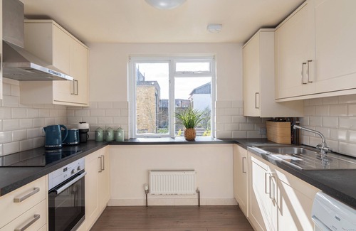 Camden Town with Primrose Hill Apartment | Spacious 5-Bed Apartment in Camden Town