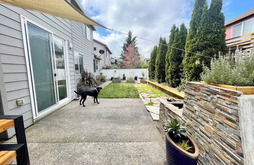 Newberg House | Spacious 5-Bed Retreat w/Firepit, Pet-Friendly & Updated Interiors!