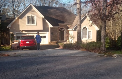 Snellville House | Spacious 5-bedrm house AC and WiFi in SnellvilleYellow River Wildlife Sanctuary.