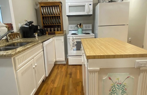 Bowling Green House | Spacious 5-bedroom house near EVERYTHING in terrific Bowling Green