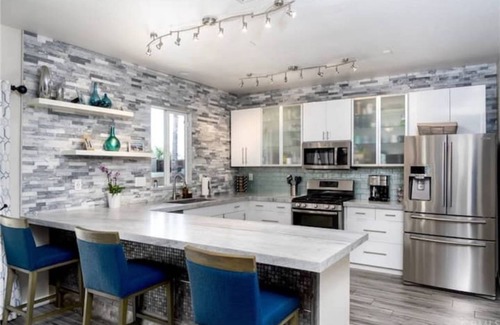 Lake Elsinore House | Spacious 5-bedroom home for your relaxation needs
