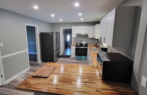 Warner Robins House | Spacious 5-bedroom house pool with AC and WiFi in delightful Warner Robins