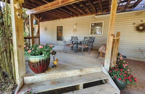 LaGrange House | Spacious 5 bedroom 16+ guests on 14 acres with fishing