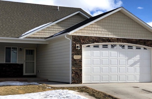 Laramie House | Spacious 5 bedroom, 3.5 bath home. Great for individuals, groups, and families!
