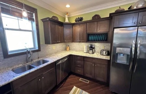 Snowshoe House | Spacious 5-bedroom, 5-bathroom townhome with WiFi, AC, Priv Hottub, ElecCharging