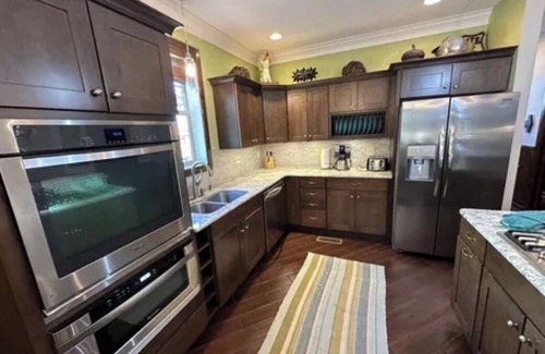Snowshoe House | Spacious 5-bedroom, 5-bathroom townhome with WiFi, AC, Priv Hottub, ElecCharging