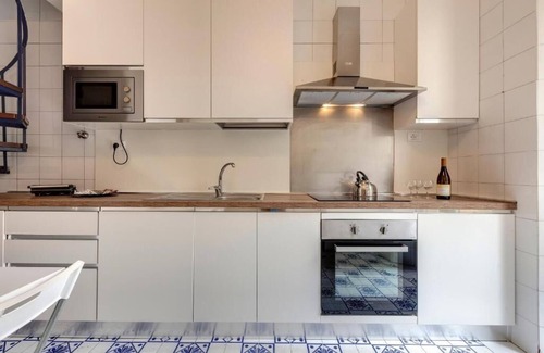 Santissima Annunziata Apartment | Spacious 5-bedroom apartment in charming Firenze with AC