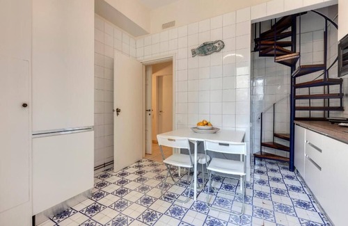 Santissima Annunziata Apartment | Spacious 5-bedroom apartment in charming Firenze with AC
